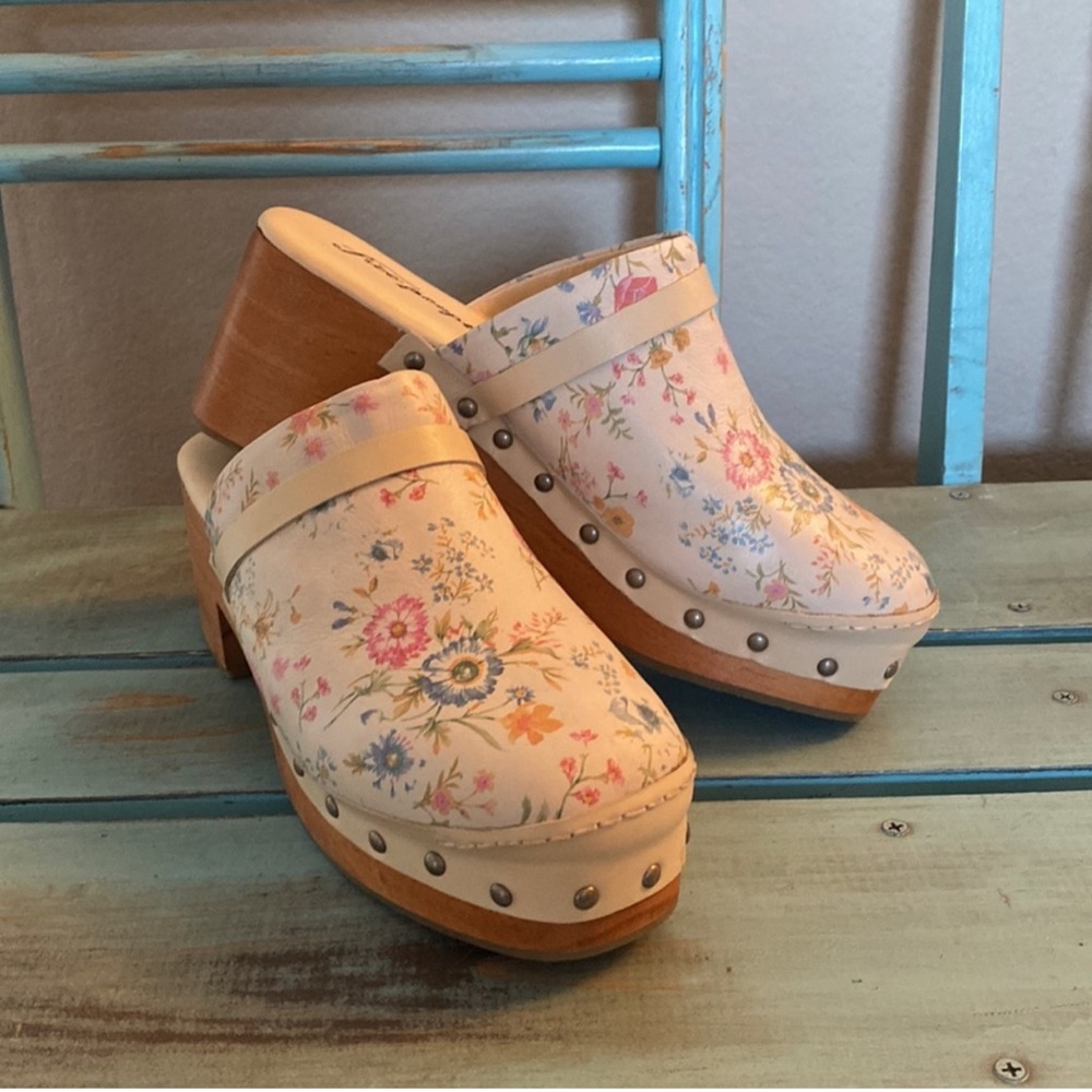 Free People Boho Calabasas Floral Leather Clogs With Rivet Trimming Size 41 New - Picture 2 of 15
